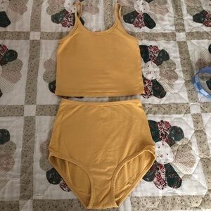 ARQ medium set in buttercup